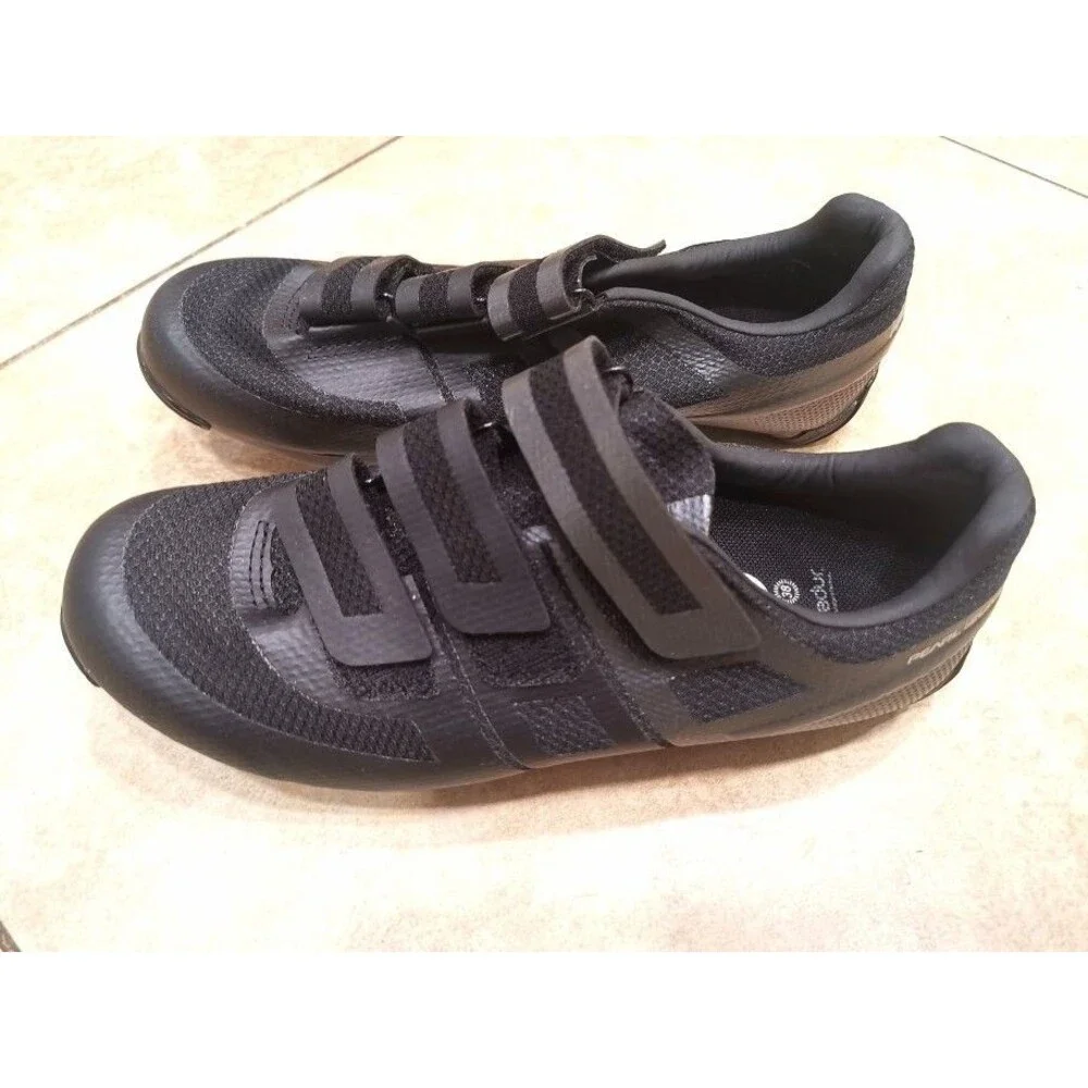 New Black Color Pearl Izumi Men Canyon Size 11.5 US / 46 EU Biking Shoes Display